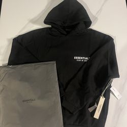 ESSENTIAL HOODIE 
