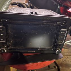 14 Vw Jetta Radio Big Screen (parts)