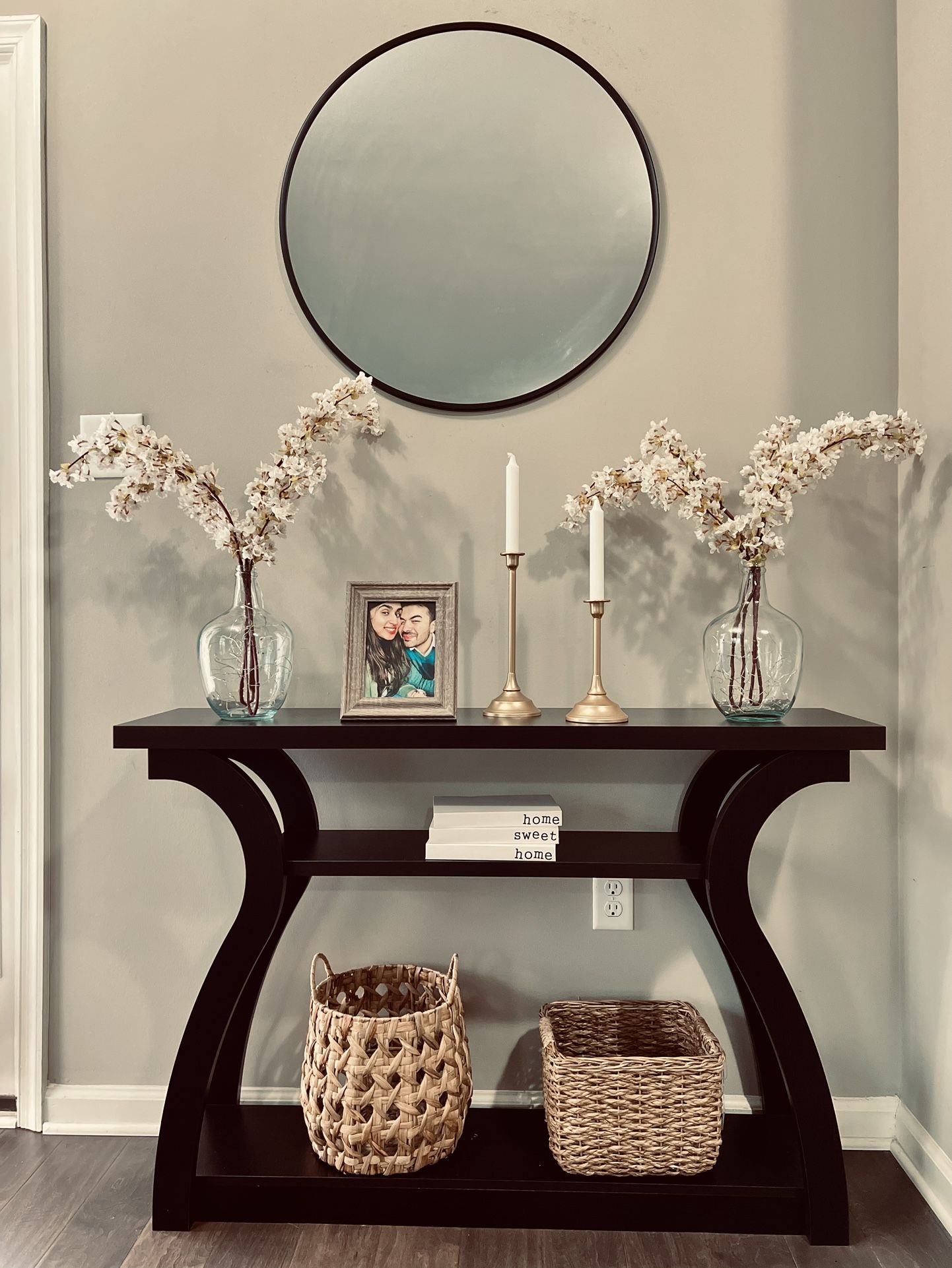 Modern and sleek Console Table 