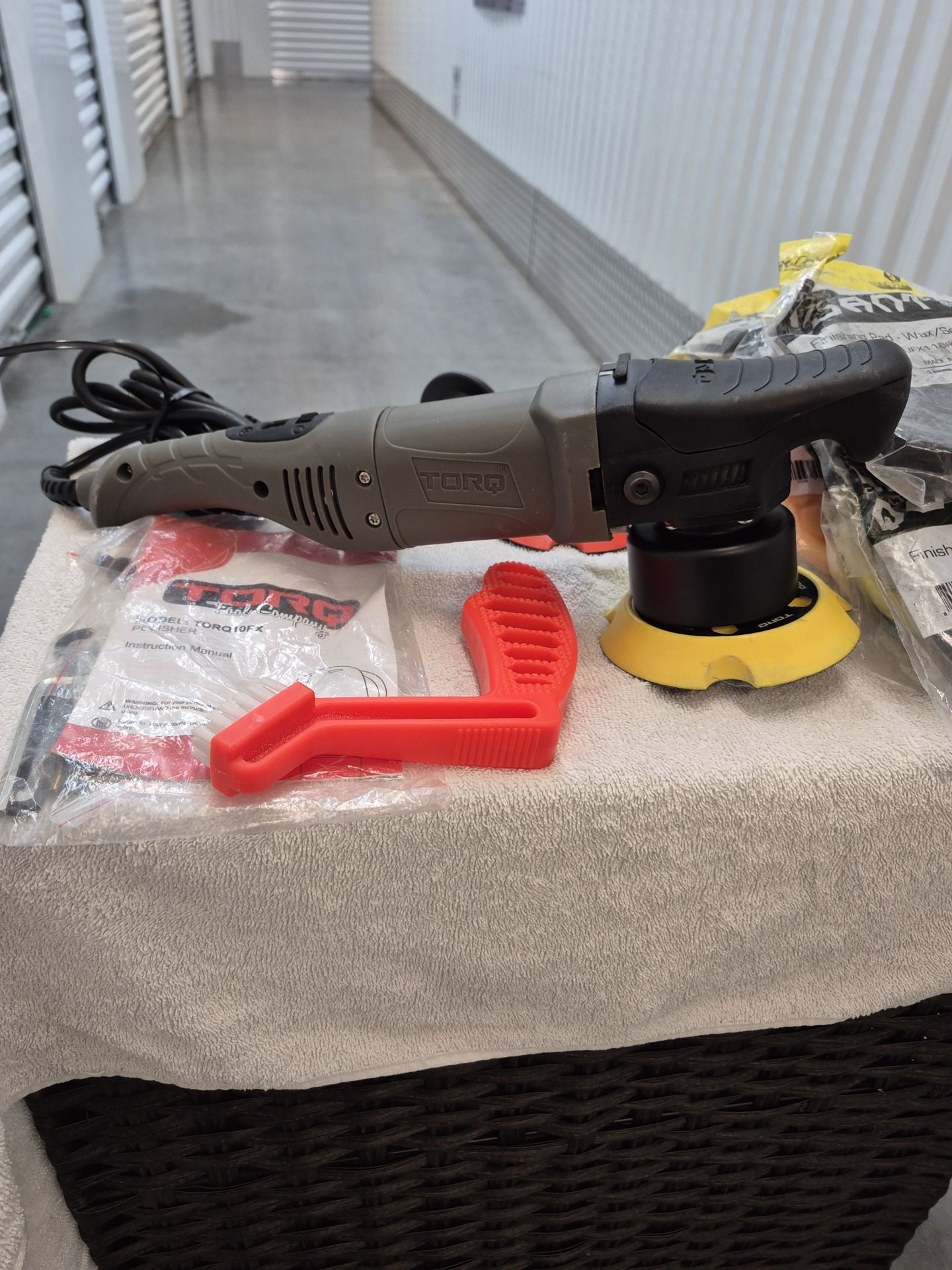 GREAT DEAL ON NEW TORQUE ORBITAL BUFFER, PRICED WELL BELOW RETAIL, COMES WITH EXTRAS PLEASE READ AD!!!