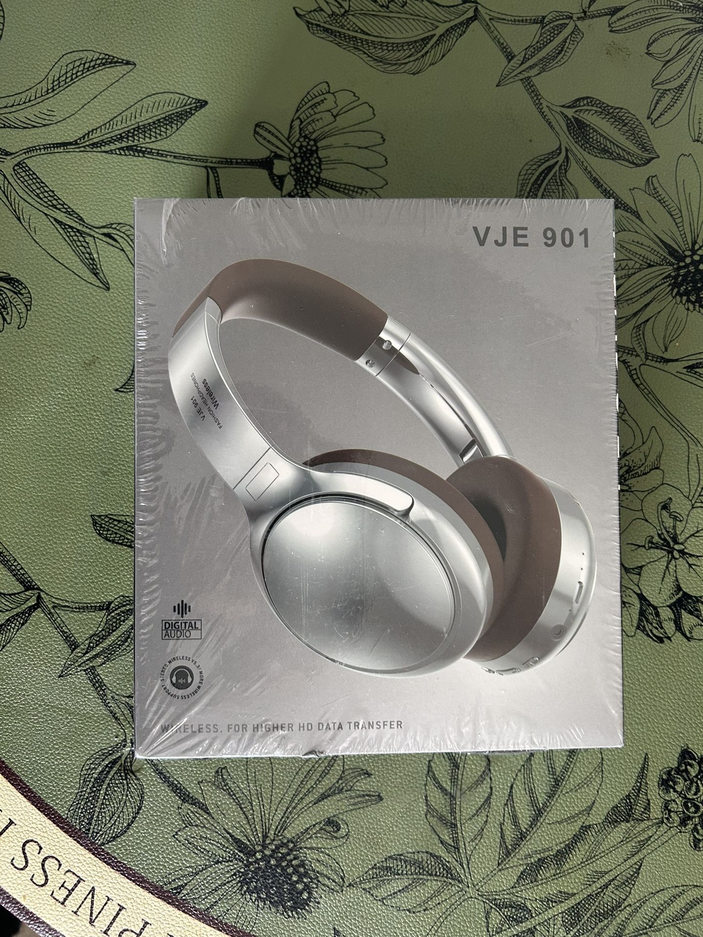 AGKG123 Noise Cancelling Bluetooth Headphones Color silver/brown