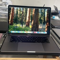 MacBook Pro 15 Inch Screen 32GB RAM 256GB SSD Core i7