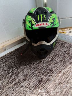 Bell dirt bike helmet ( medium)