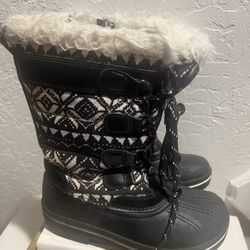 Girls size 13 snowboots