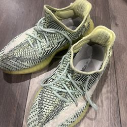 Yeezy US Size 9