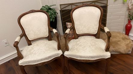 Pair of Vintage Chateau d'Ax SpA Italian Armchairs – Cream Damask & Carved Wood – Pristine