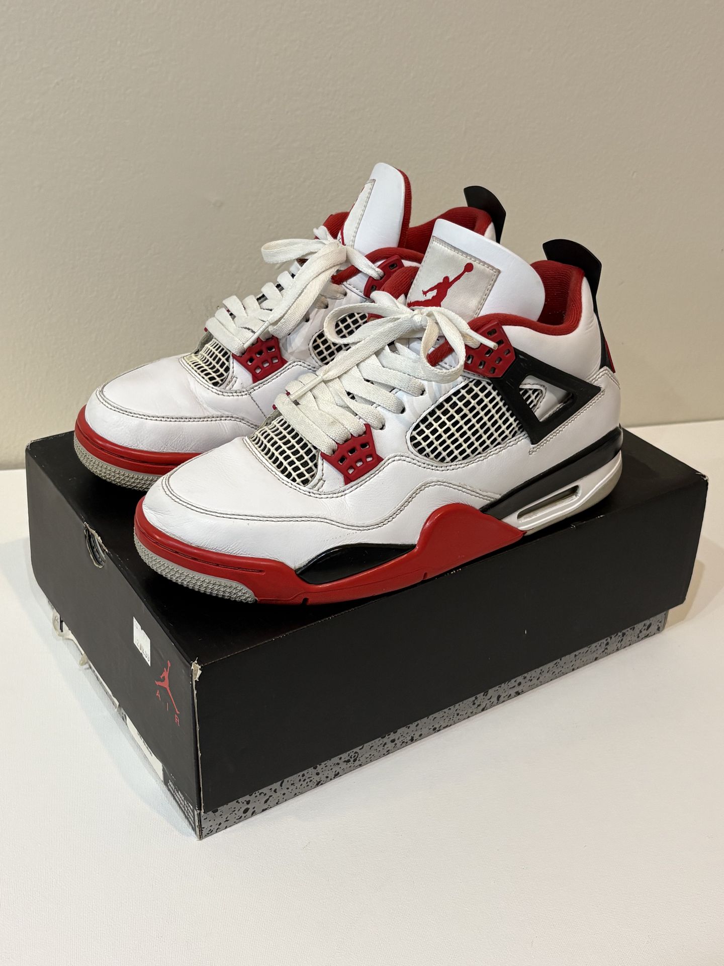 Nike Air Jordan 4 Fire Red (2020) Size 9.5M