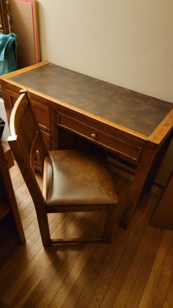 Antique Young Hinkle Desk w/chair