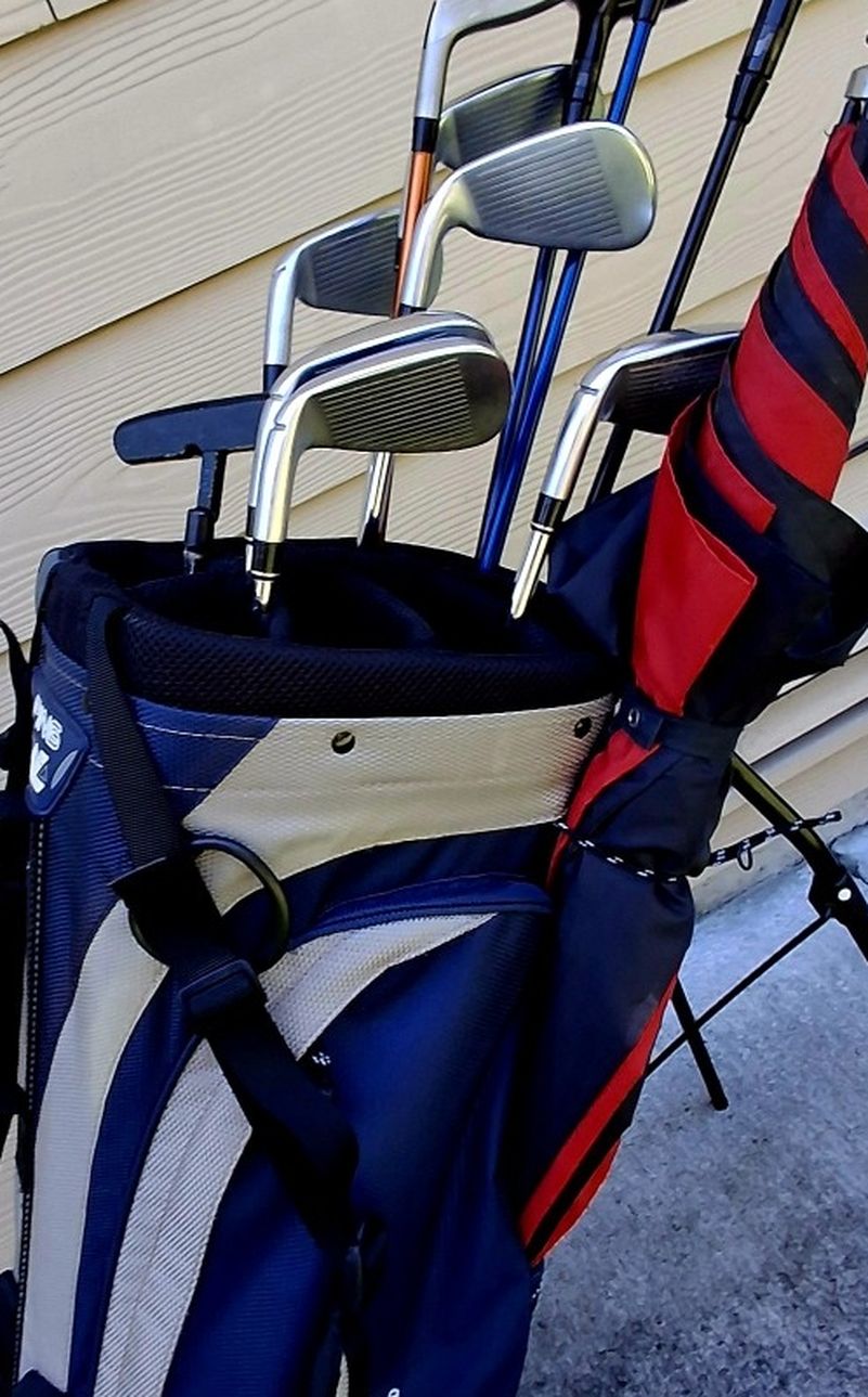 TAYLORMADE IRONS, TITLEIST DRIVER/WOODS, BAG & UMBRELLA