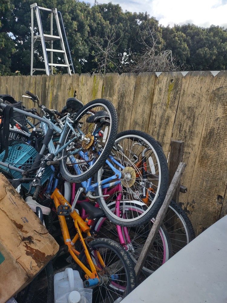 Schwinn Mountain Bikes  In Good Condition $30 Each Moving Need To Sale All 