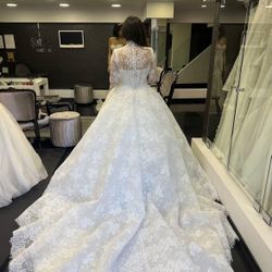 Lace Ballgown Wedding Dress 