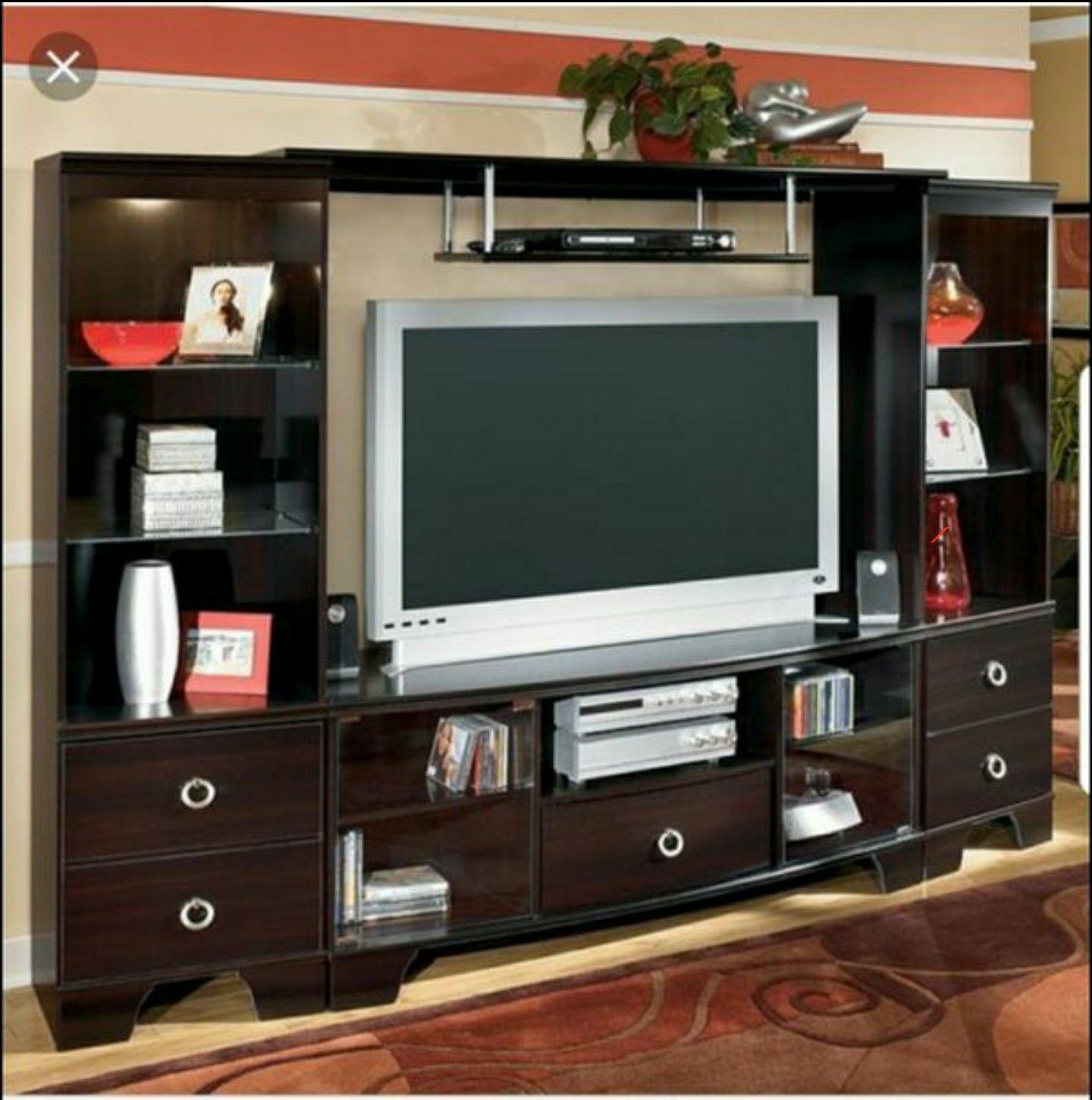 Pinella entertainment wall - entertainment center