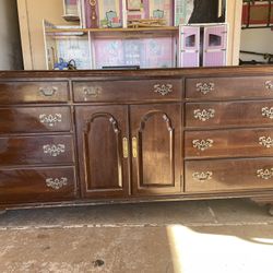 Solid Wood Dresser With Mirror 