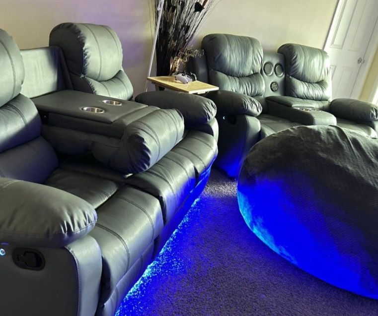 selling sofa game
