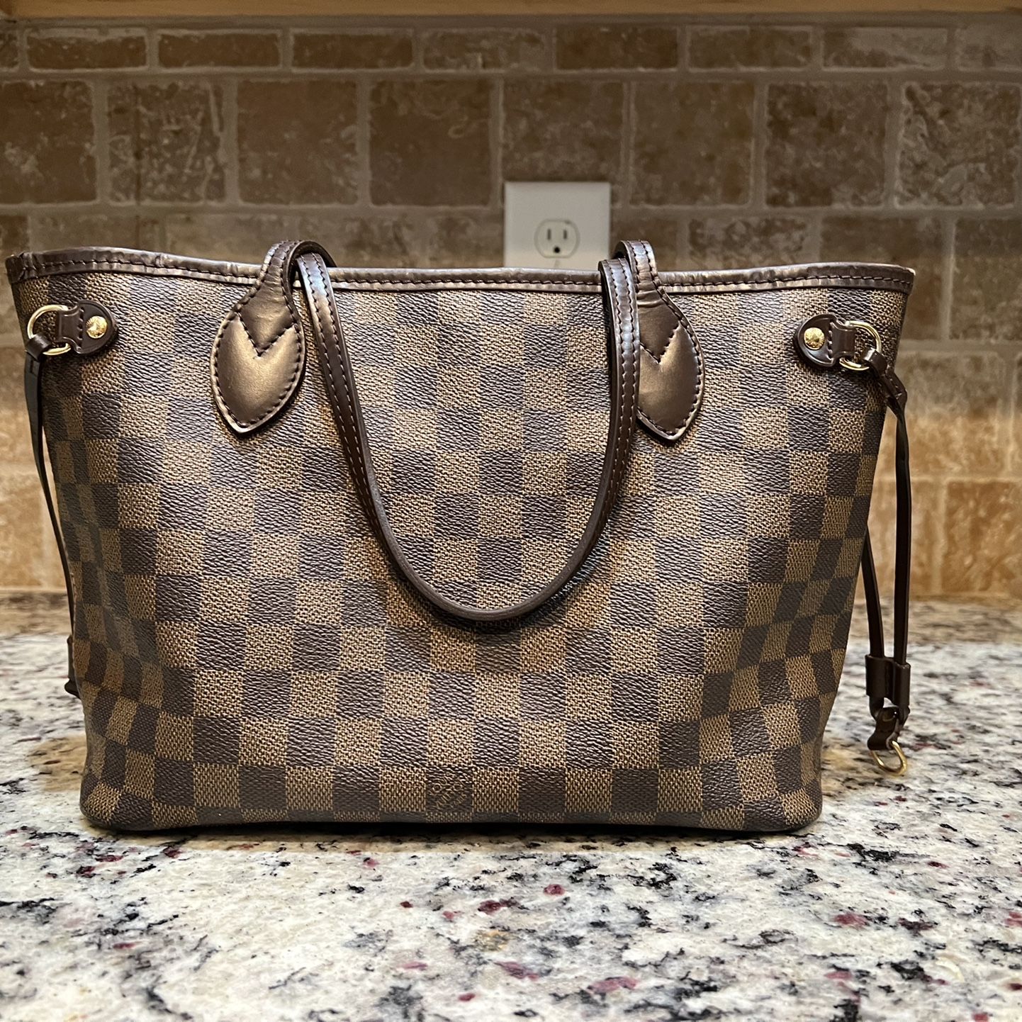 Authentic Louis Vuitton Neverfull MM for Sale in Augusta, GA - OfferUp