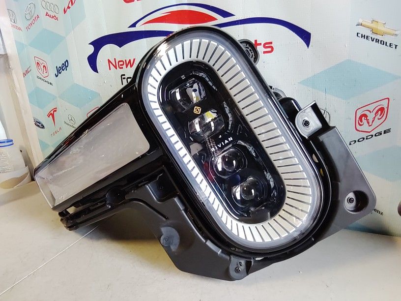2022 RIVIAN R1T R1S HEADLIGHT OEM RIGHT 2023 2024