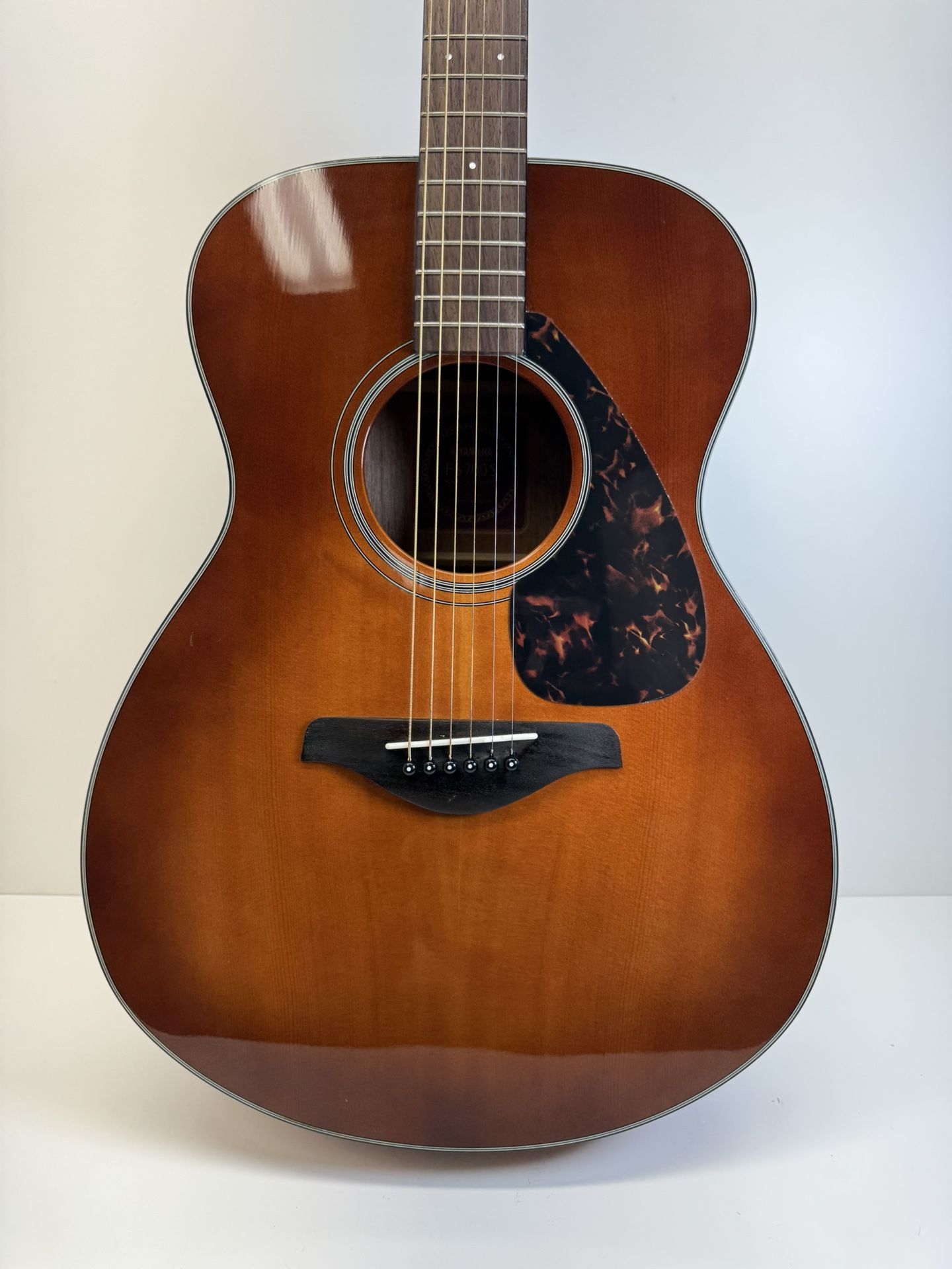 Beautiful Yamaha FS700s "Sunburst" Acoustic Guitar