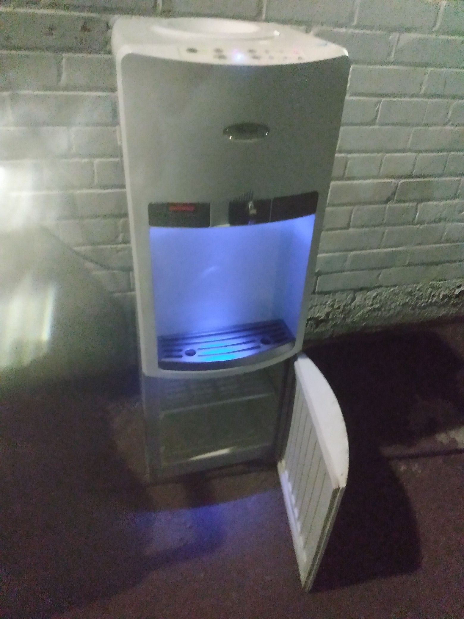 Whirlpool hot/cold water dispenser and rapid cool fridge.