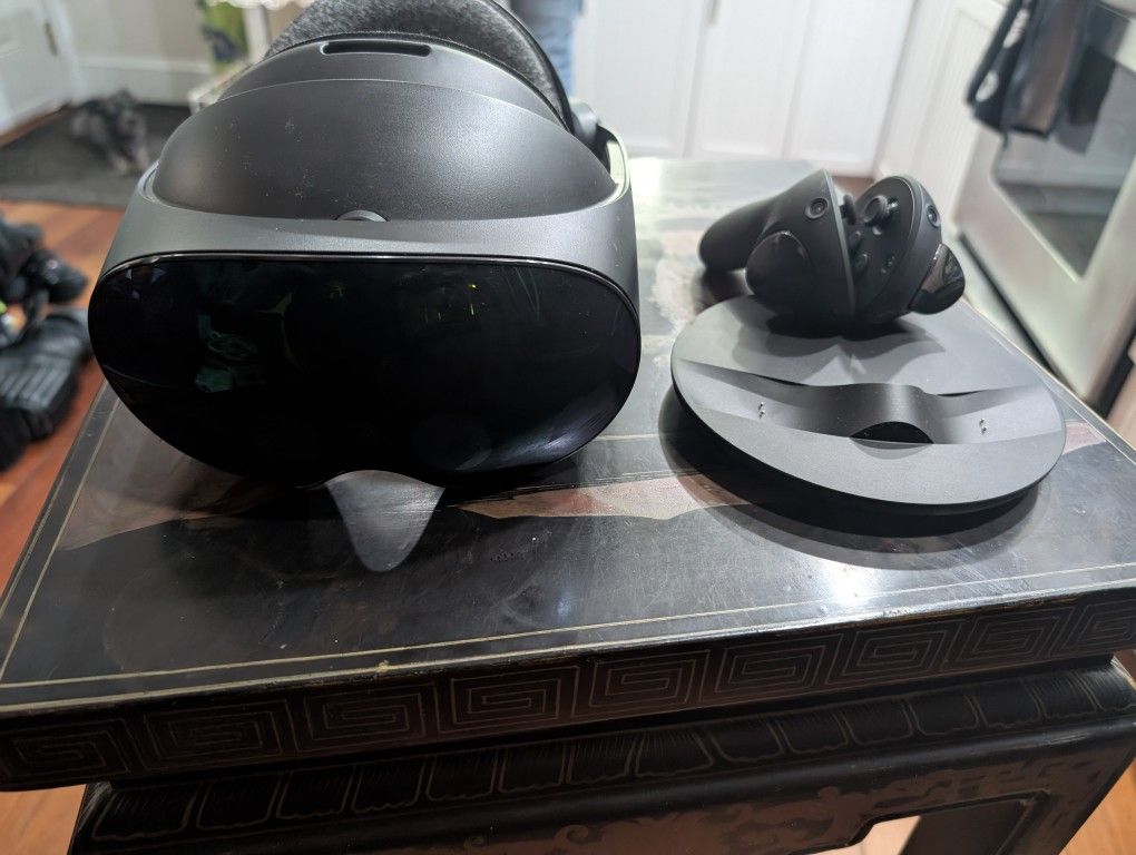 Meta Quest Pro VR Headset