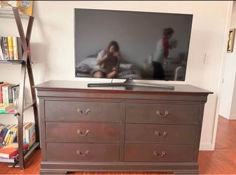 6-Drawer Wood Dresser Cherry Finish with TV
