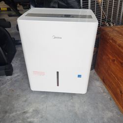 MIDEA DEHUMIDIFIER 