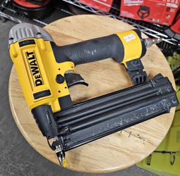 DEWALT 18-Gauge Pneumatic Finish Naile