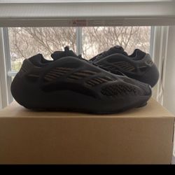 Size 9 - adidas Yeezy 700 V3 Clay Brown