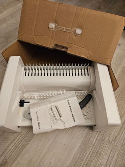 Comb binding machine