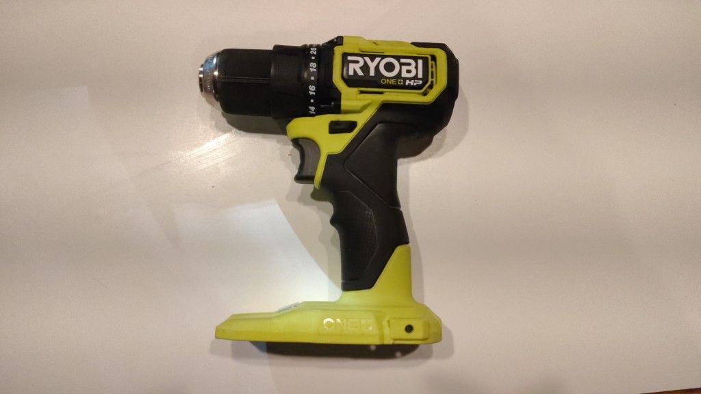 RYOBI 18V ONE+ HP DRILL WITH BITS SET