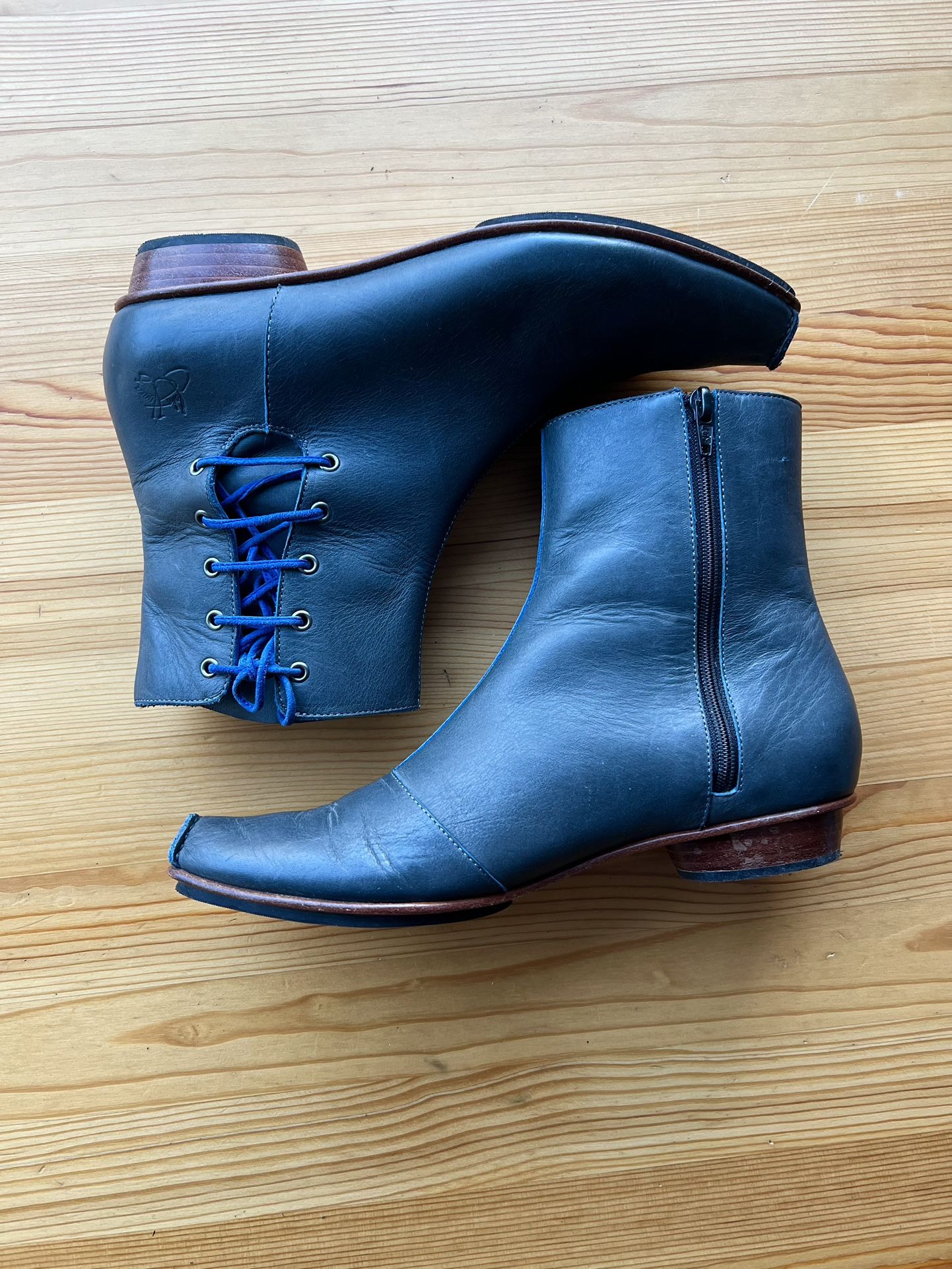 SIZE 8.5 FLUEVOG LEATHER BOOTS - MOVING SALE ✈️