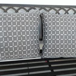 2 Throw Pillows 20 X 20 Inches 