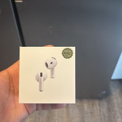 Apple AirPods (4th Generation) – Excellent Condition