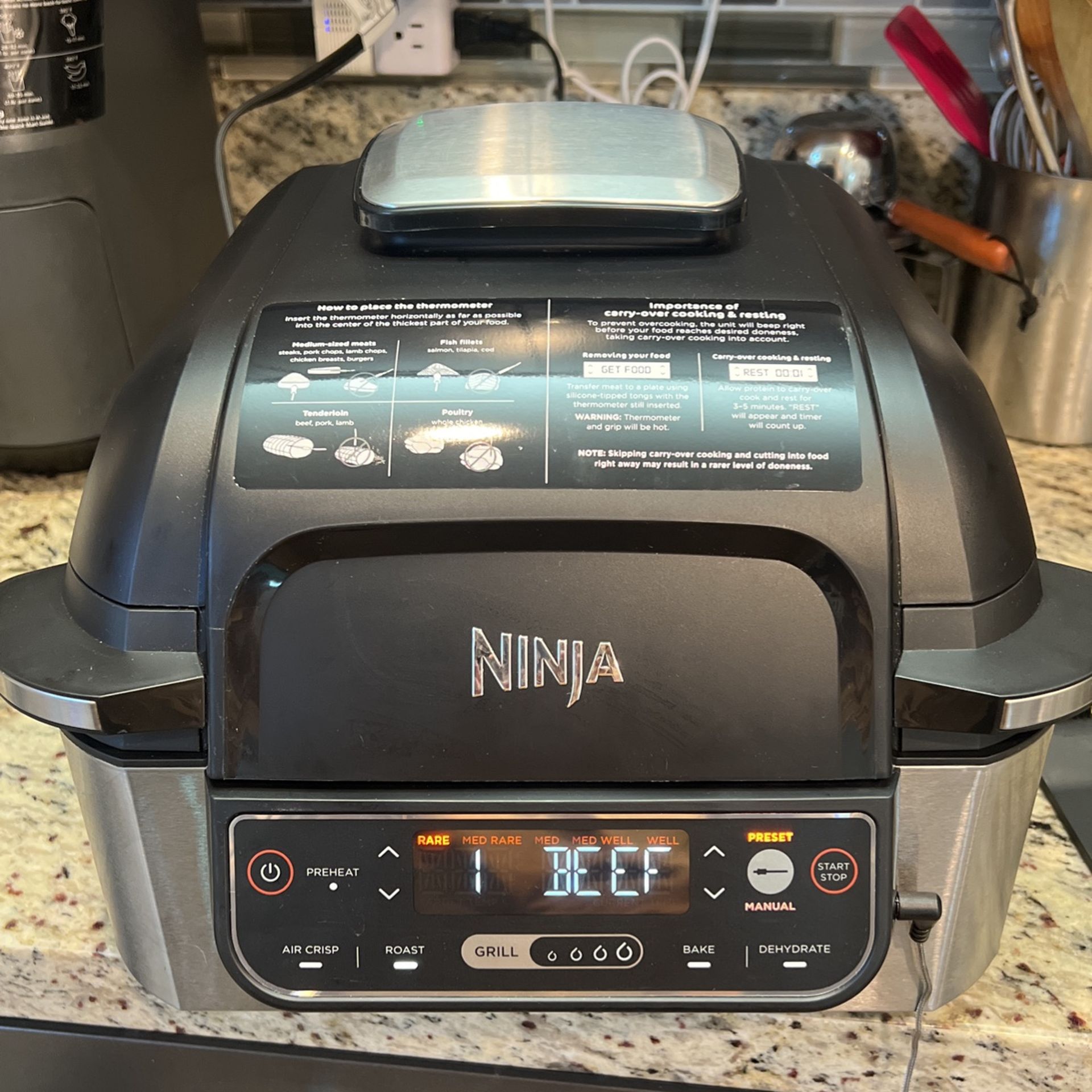 Ninja Foodi 5-in-1 Indoor Grill with Integrated Smart Probe, 3.9 L (4 qt.) Air Fryer