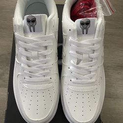 White bapeXDOOM SZ 10