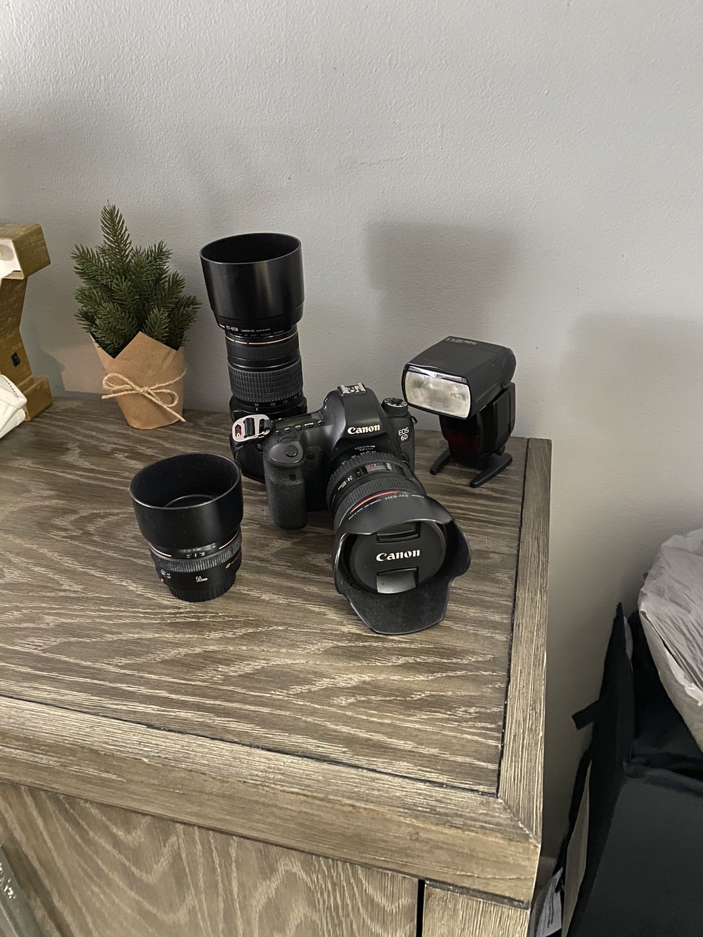 Canon 6D with 3 lenses and flash