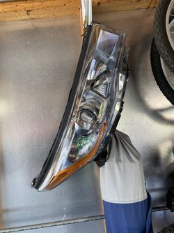 2016 Highlander Passenger Side Headlight