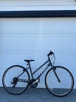Trek FX 1 Step-Thru Hybrid / Commuter Bike – 17.5” Frame - Lightweight Bicycle