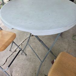 Bar folding table n 2 barstools