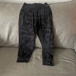 Lululemon authentic pace rival incognito camo pants