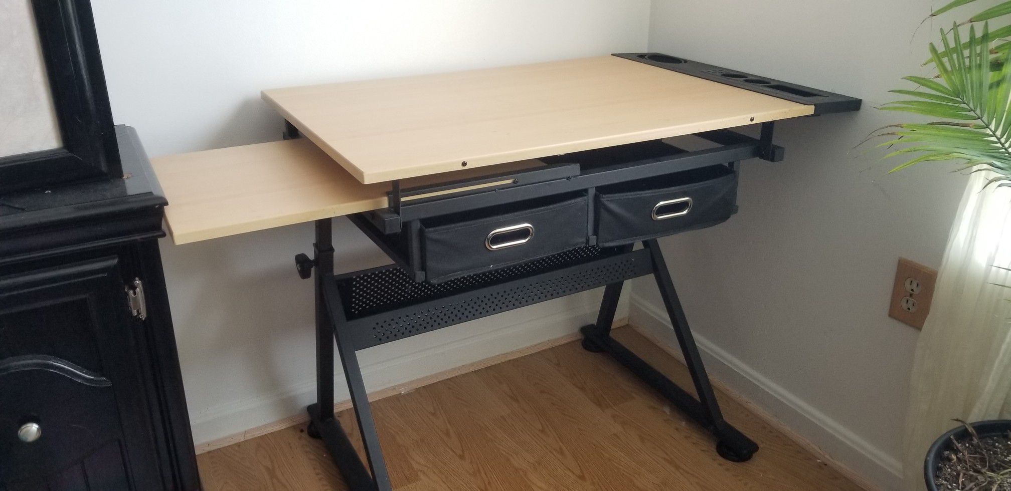 Drafting/craft table