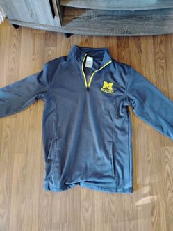 Michigan wolverines long sleeve sweater adult small.