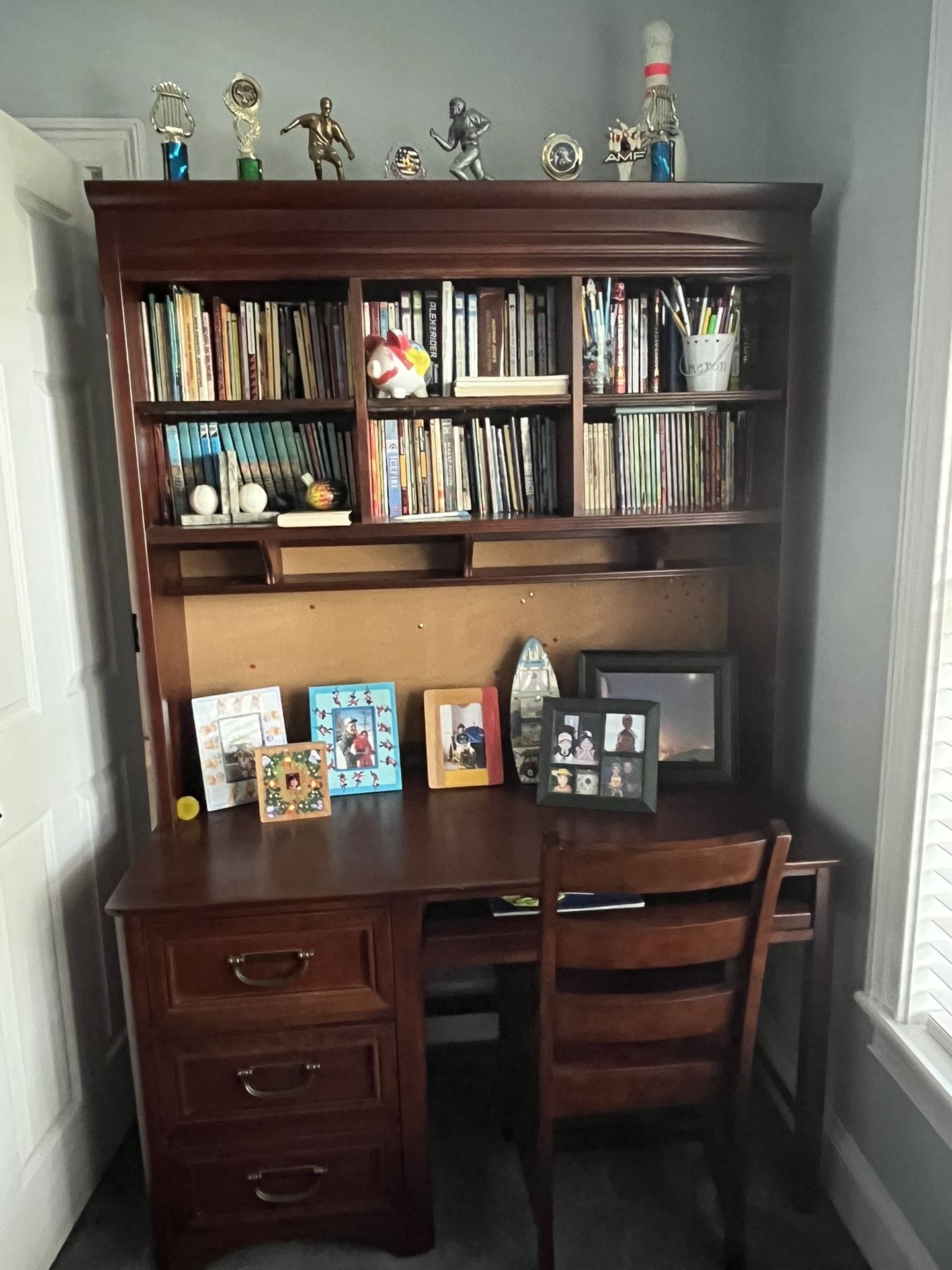 Kids / Youth Desk With Hutch