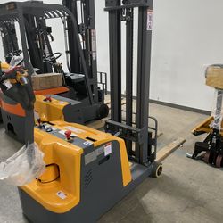New Electric Counterbalanced Stacker Forklift 3300 Lbs 177” High