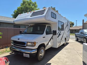 2003 Ford Majestic Class C RV. 25'