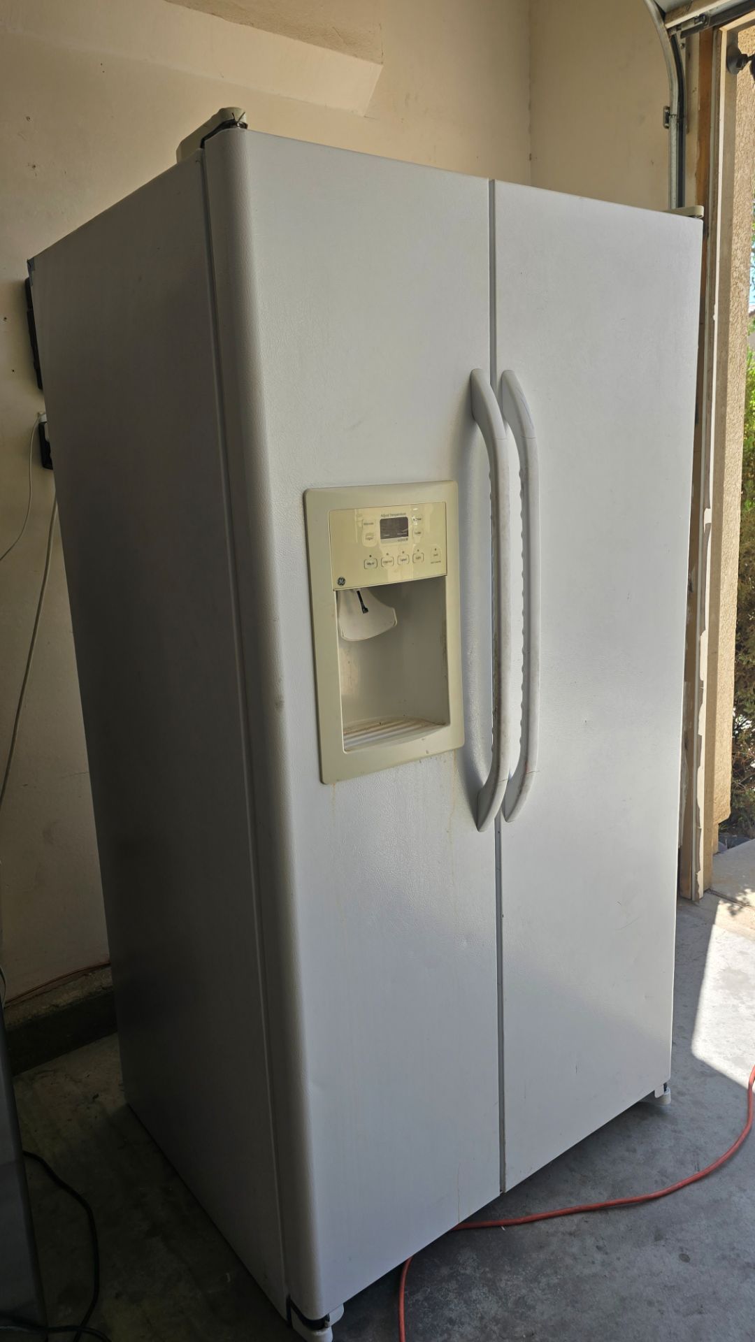 Refrigerator l
