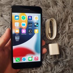iPhone 7 Plus - UNLOCKED - Like New