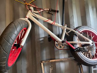 Mongoose stomp pedal bike