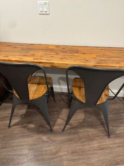 Coffee table with two chairs