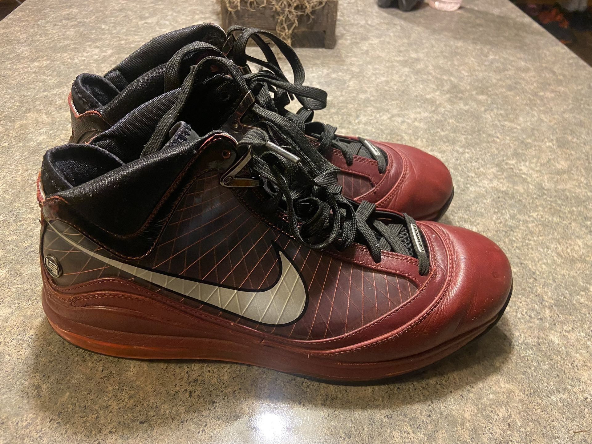 Men’s Air Lebron Retro Q Christmas Size 12