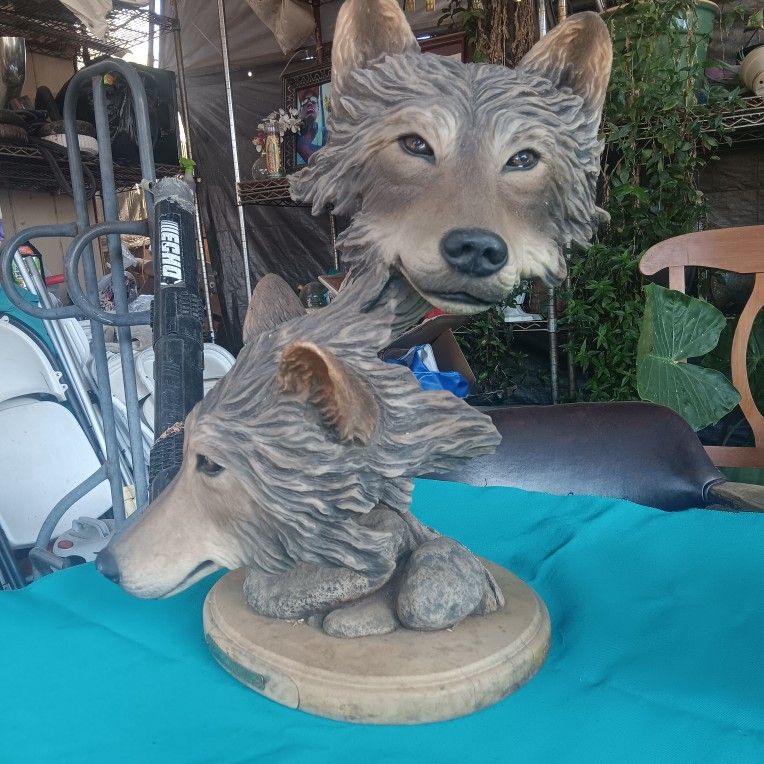 Wolf Statue